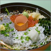 いくらと釜揚げと生しらす丼